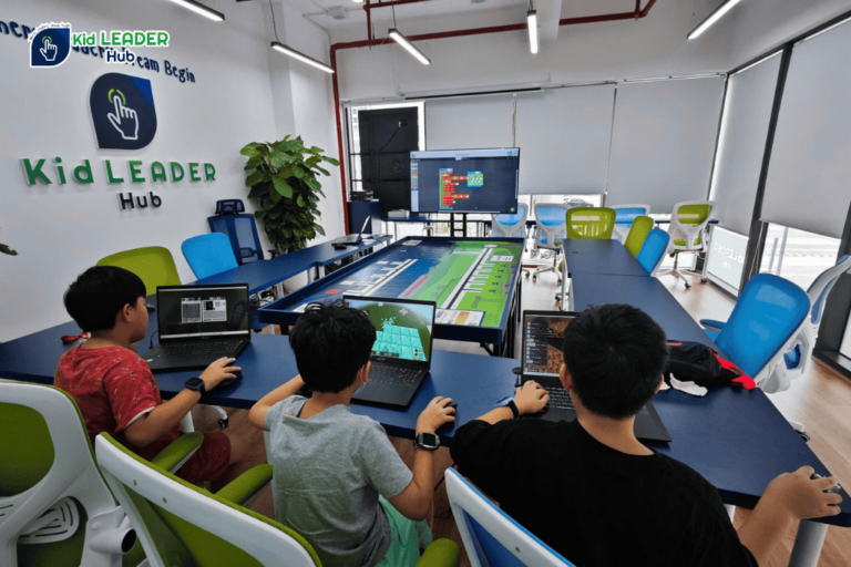 Con tiếp xúc công nghệ sớm với sự định hướng đúng đắn tại Kid Leader Hub