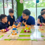 Các bé học sinh Mini Minds khám phá thế giới xung quanh và trải nghiệm công nghệ một cách tự nhiên tại khu vực Kid Frist của Kid Leader Hub